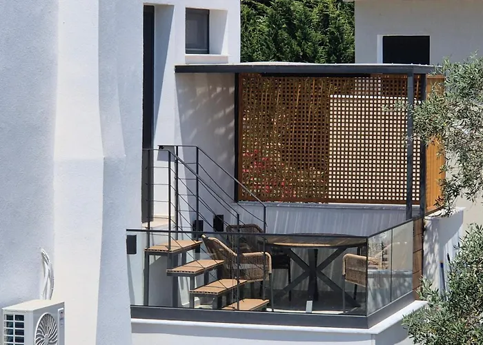 Stylish Modern 1 Bedrood Up To 4 Pax Holiday home *