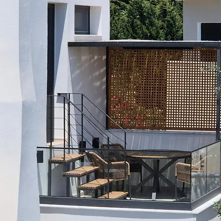 Stylish Modern 1 Bedrood Up To 4 Pax Vakantiehuis *