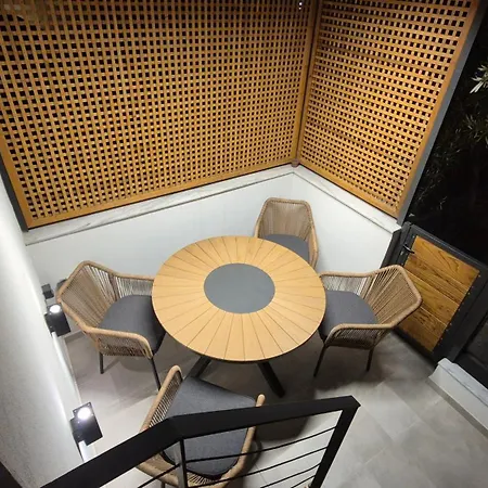 Stylish Modern 1 Bedrood Up To 4 Pax Vakantiehuis