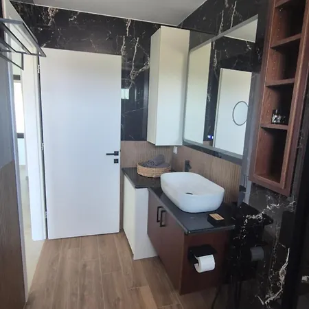 Stylish Modern 1 Bedrood Up To 4 Pax Skiathos-stad